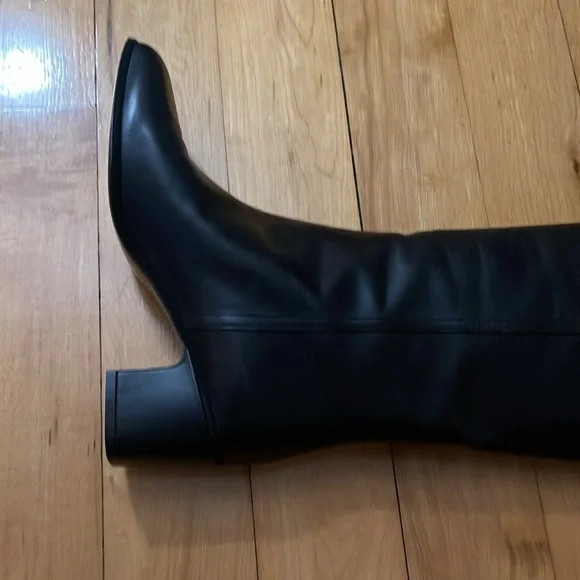 New in box.,Salvatore Ferragamo CORDO black knee high leather boots. Size 7 - Picture 6 of 6